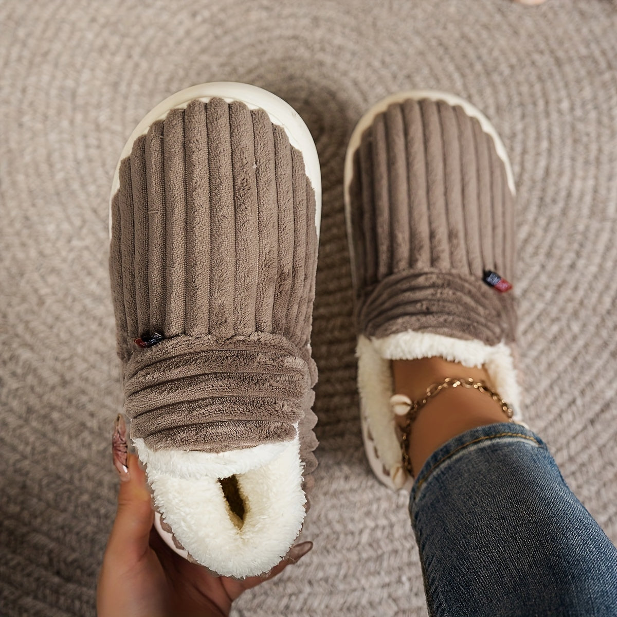 Chaussons d’hiver thermiques unis, super doux à enfiler, semelle plateforme pour la maison, confortables et chauds, avec intérieur en peluche.