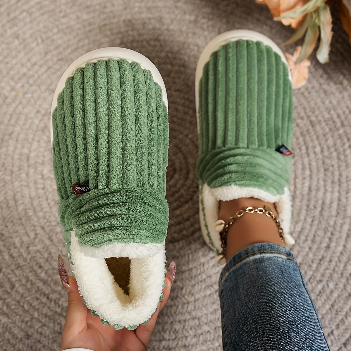 Chaussons d’hiver thermiques unis, super doux à enfiler, semelle plateforme pour la maison, confortables et chauds, avec intérieur en peluche.