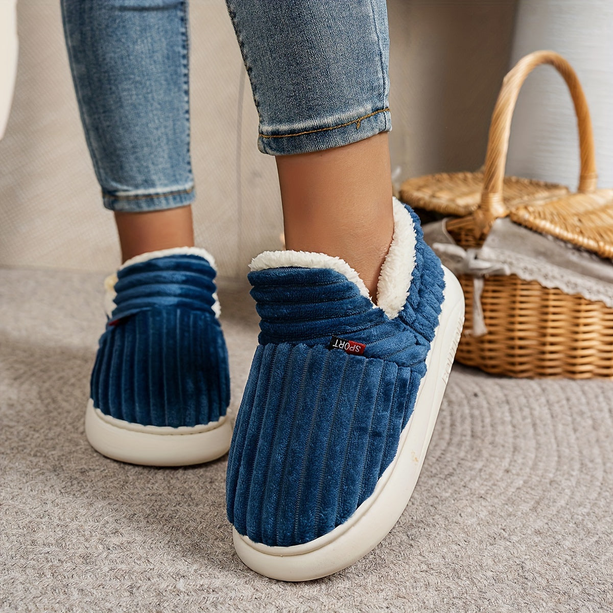 Chaussons d’hiver thermiques unis, super doux à enfiler, semelle plateforme pour la maison, confortables et chauds, avec intérieur en peluche.